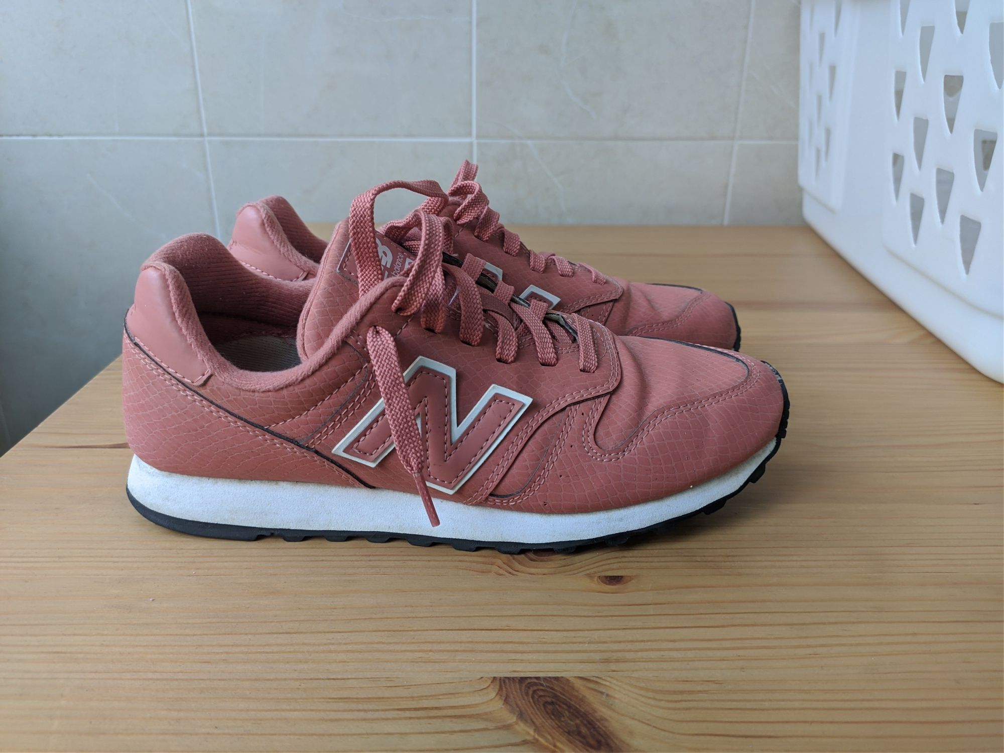 Ténis new balance, modelo 373, como novos, tamanho 37,5