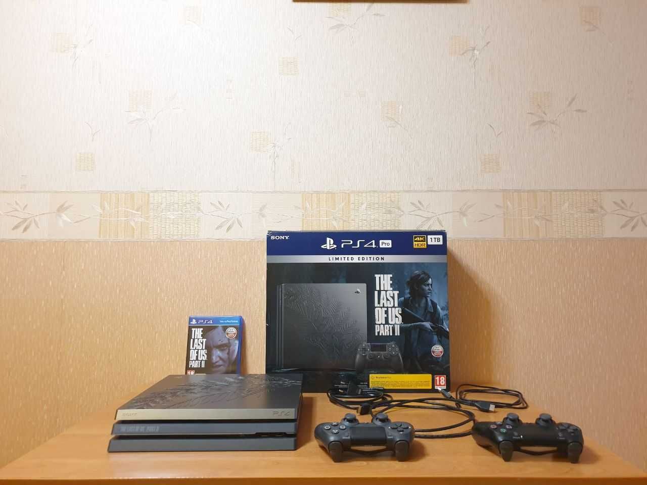 Zestaw PS 4 Pro The Last Of Us Part 2 Edycja Limitowana, 2 pady, gra.