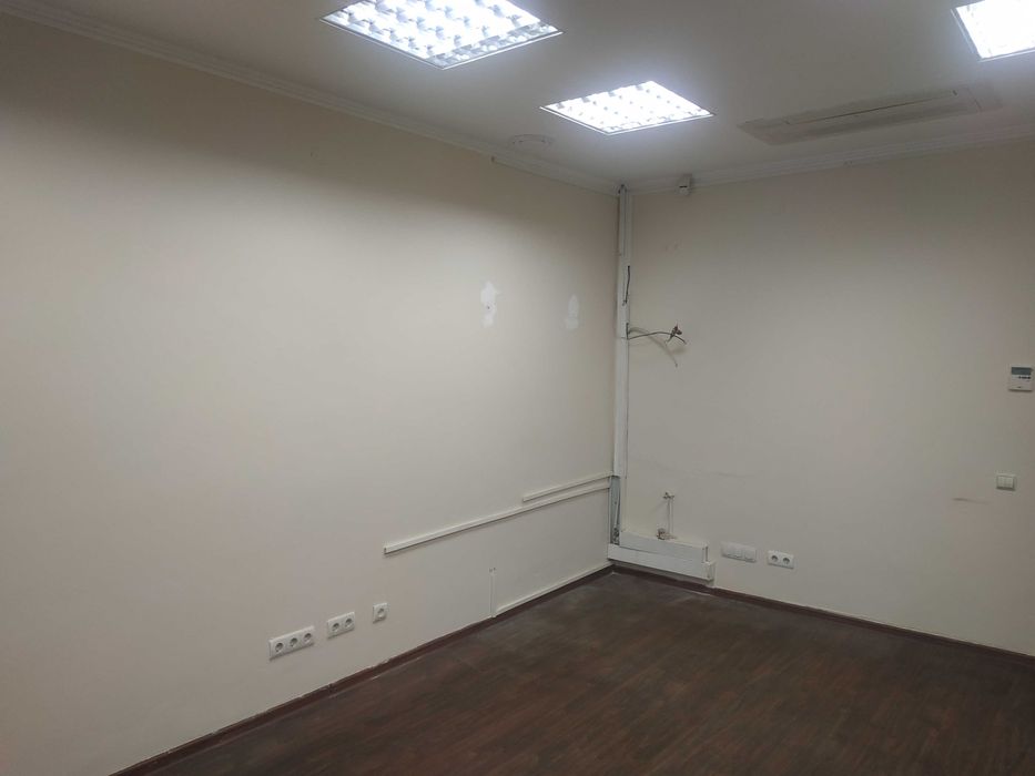 18 м2 окремий вхід кабінет з водою Метро Мінська Тимошенка Лук'яненка