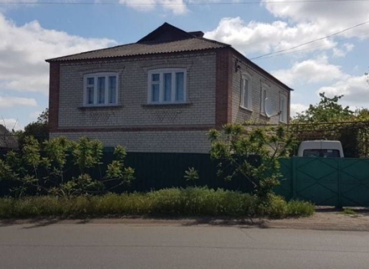 Продаю дом со всеми удобствами .