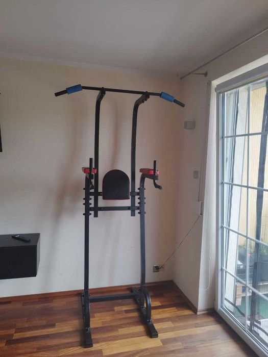 Drążek wolnostojący, dipy, podciągania, pompki