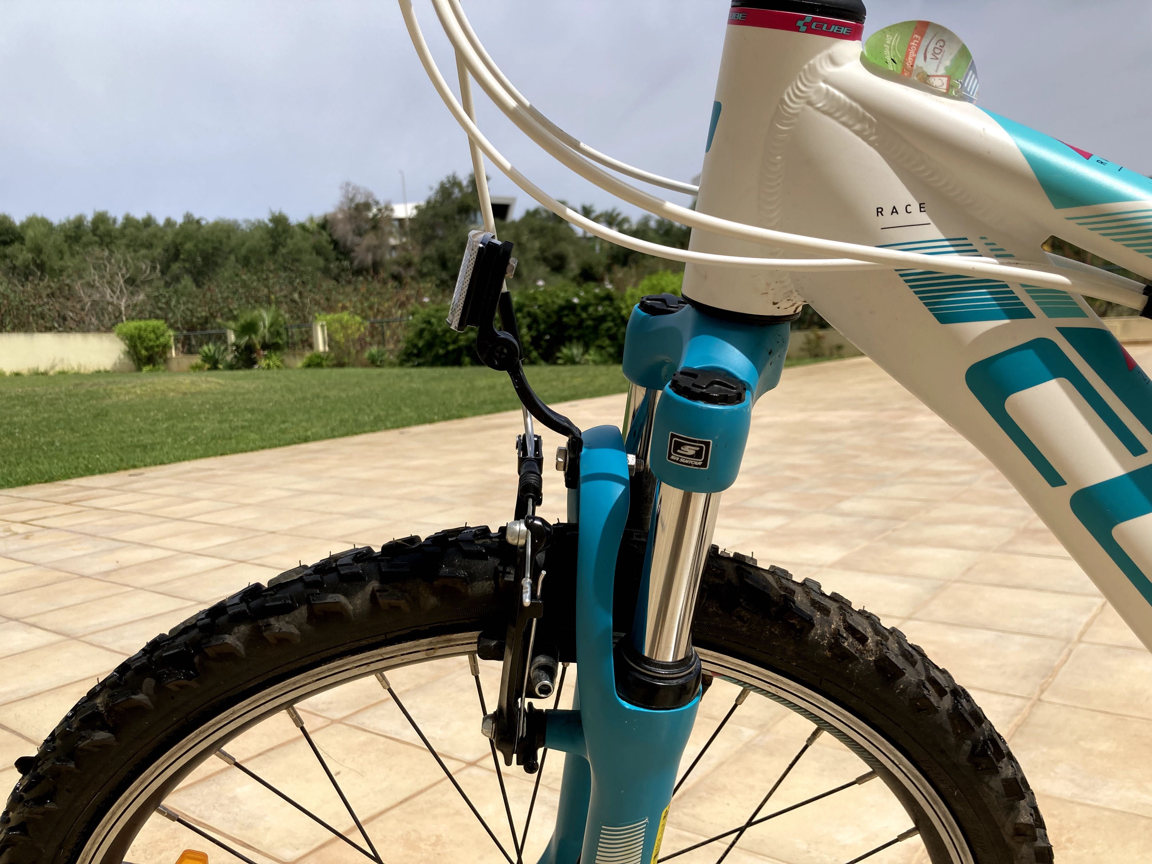Bicicleta de montanha CUBE de 24 polegadas para venda