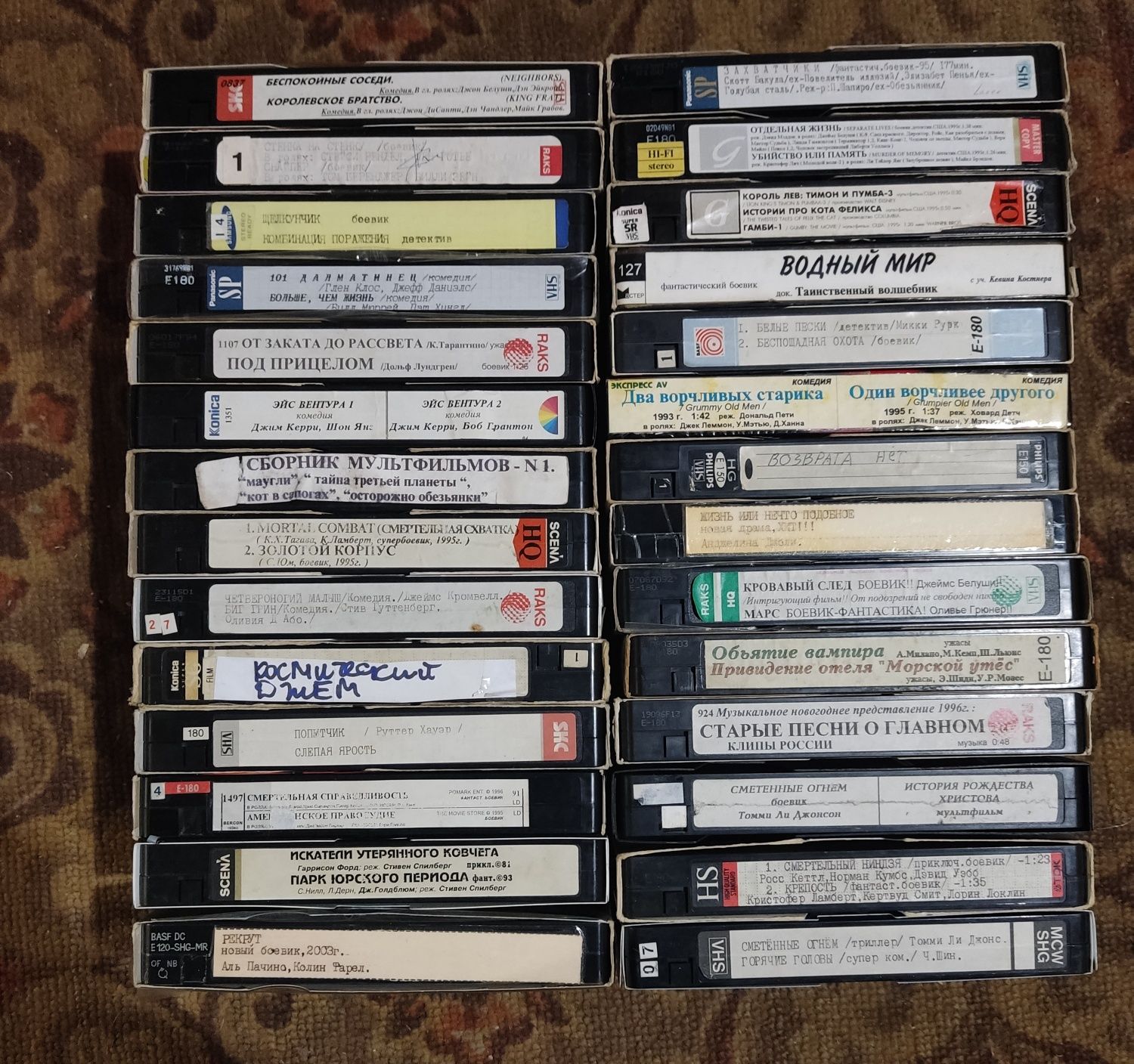 Продам видеокассеты VHS с фильмами 560 за 50 шт