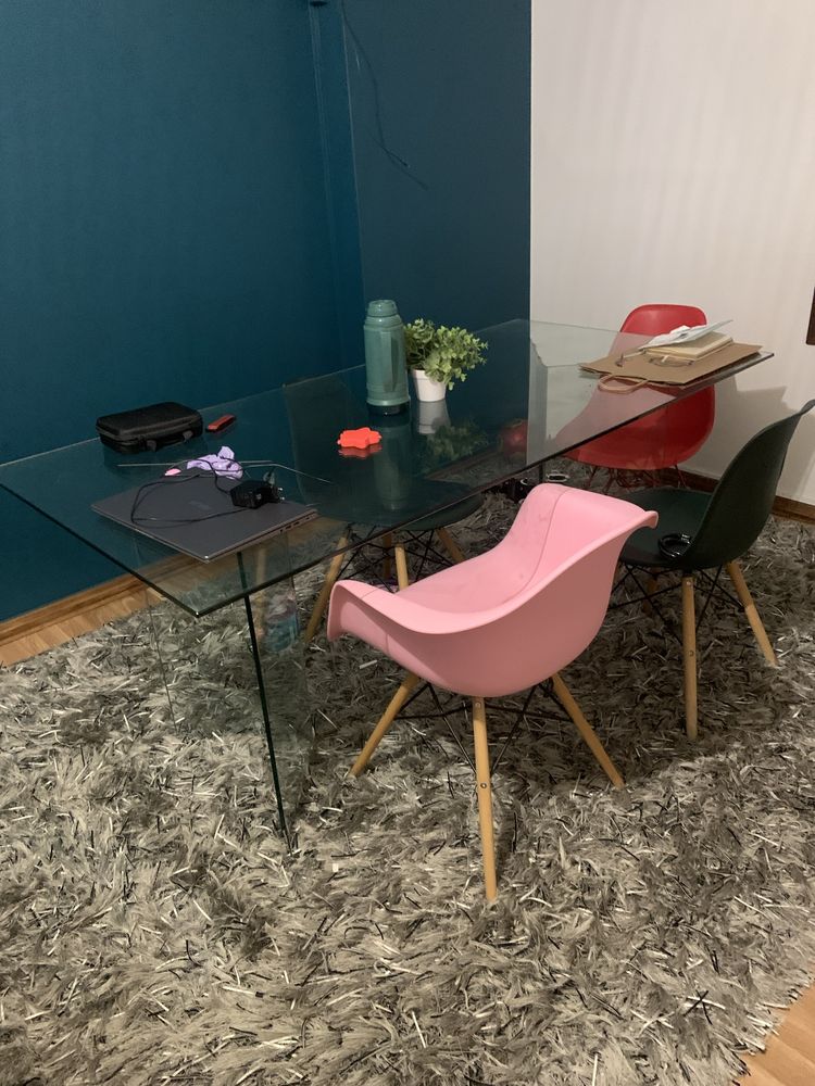 Vendo mesa de vidro 6 lugares mais cadeiras , mesa menor e mesa de cen