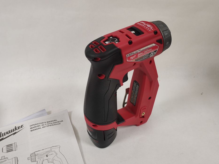 Оригінальний дриль шуруповерт зі змінними патронами Milwaukee 2505-22