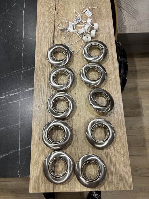 10 oprawek plus 6 gniazd gu10