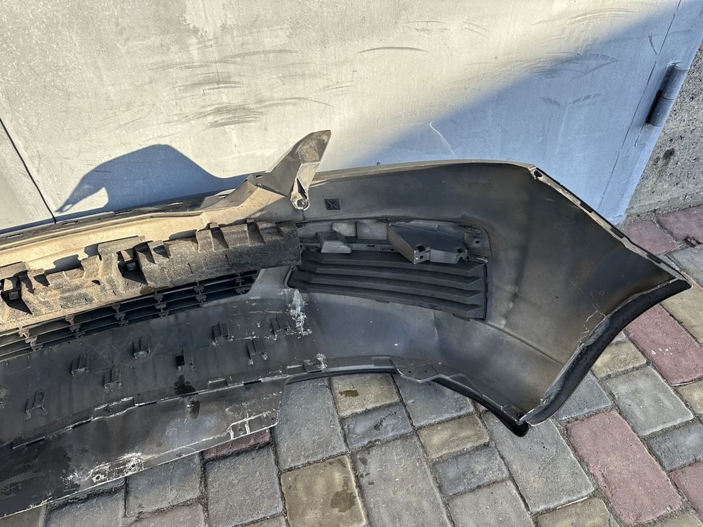 Бампер передний Opel Zafira B 2005-2011