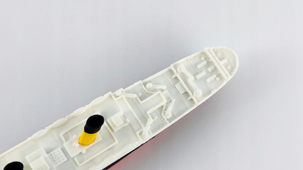 RMS Titanic – Model 3D - 269mm (1:1000) - z czarną podstawą magnet