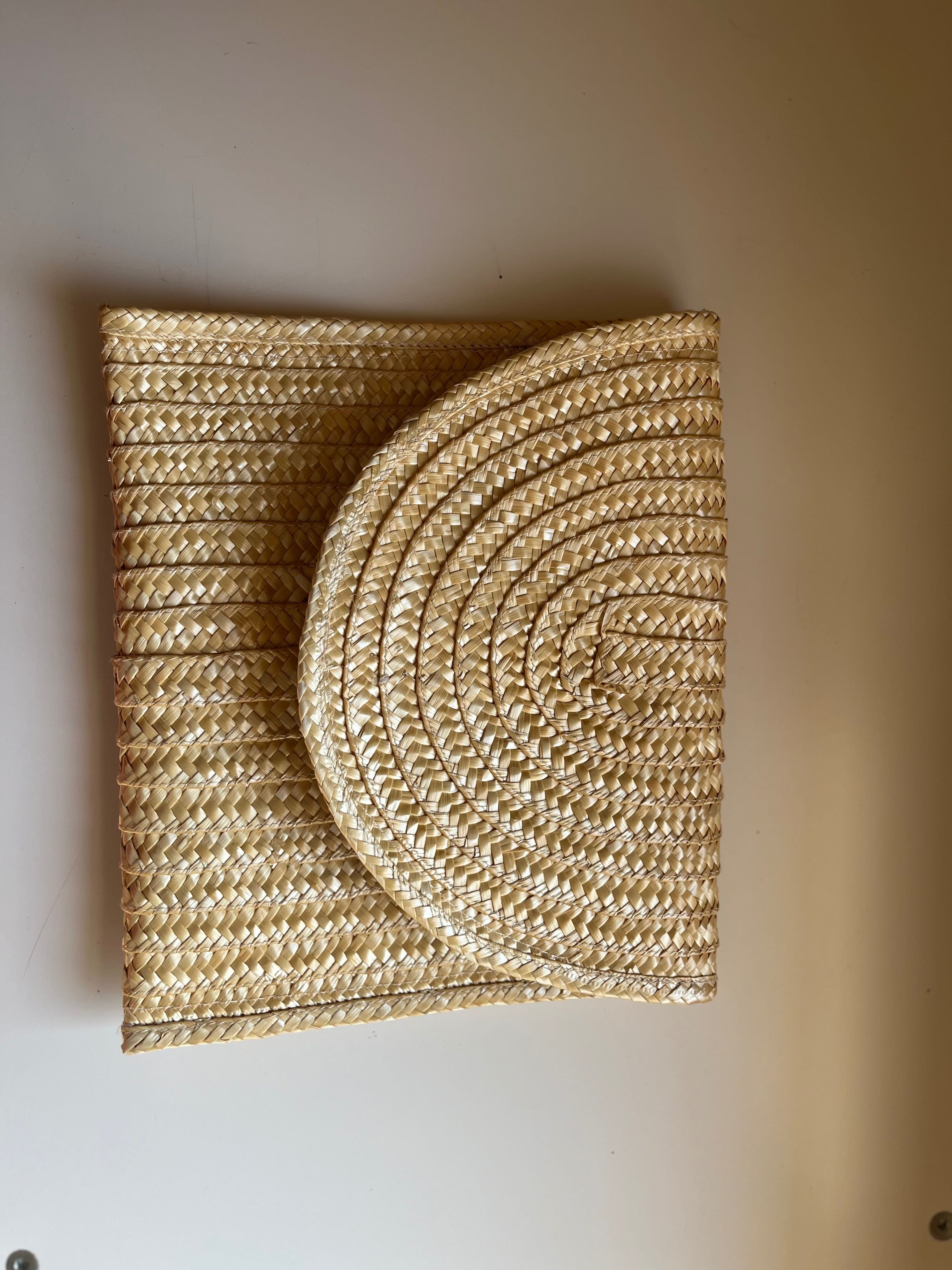 Carteira tipo clutch em palha de centeio (Novo)