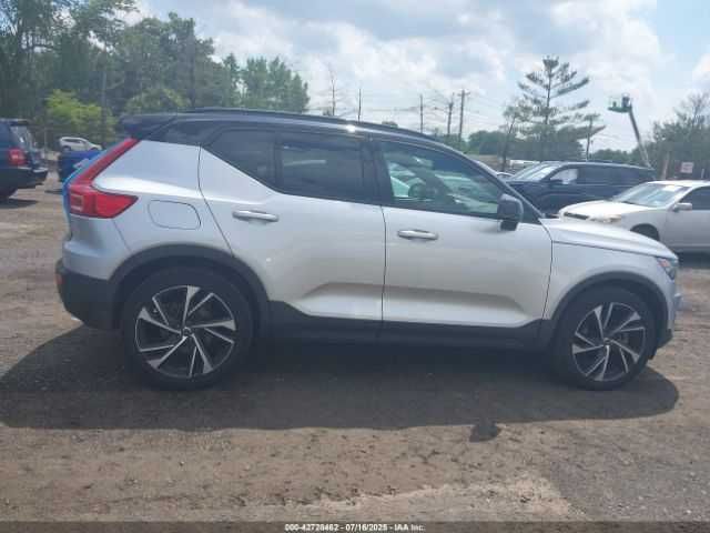 Volvo XC40 T5 Momentum / T5 R-Design 2019