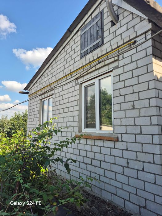 Продам добротный 2_х этажный дом г.Мерефа р_н центра