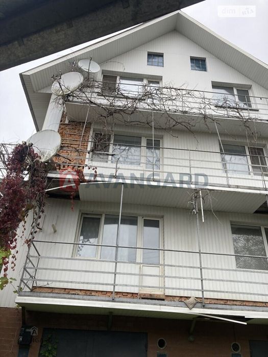 Продається просторий будинок по вул. Гонти