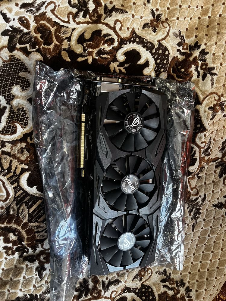 Відеокарта Asus-rog-strix-GTX1080TI 11GB
