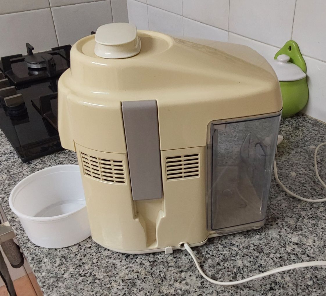 CENTRIFUGADORA,SUMOS,UTILIDADE para CASA.Cozinha,emprego.Separa tudo.