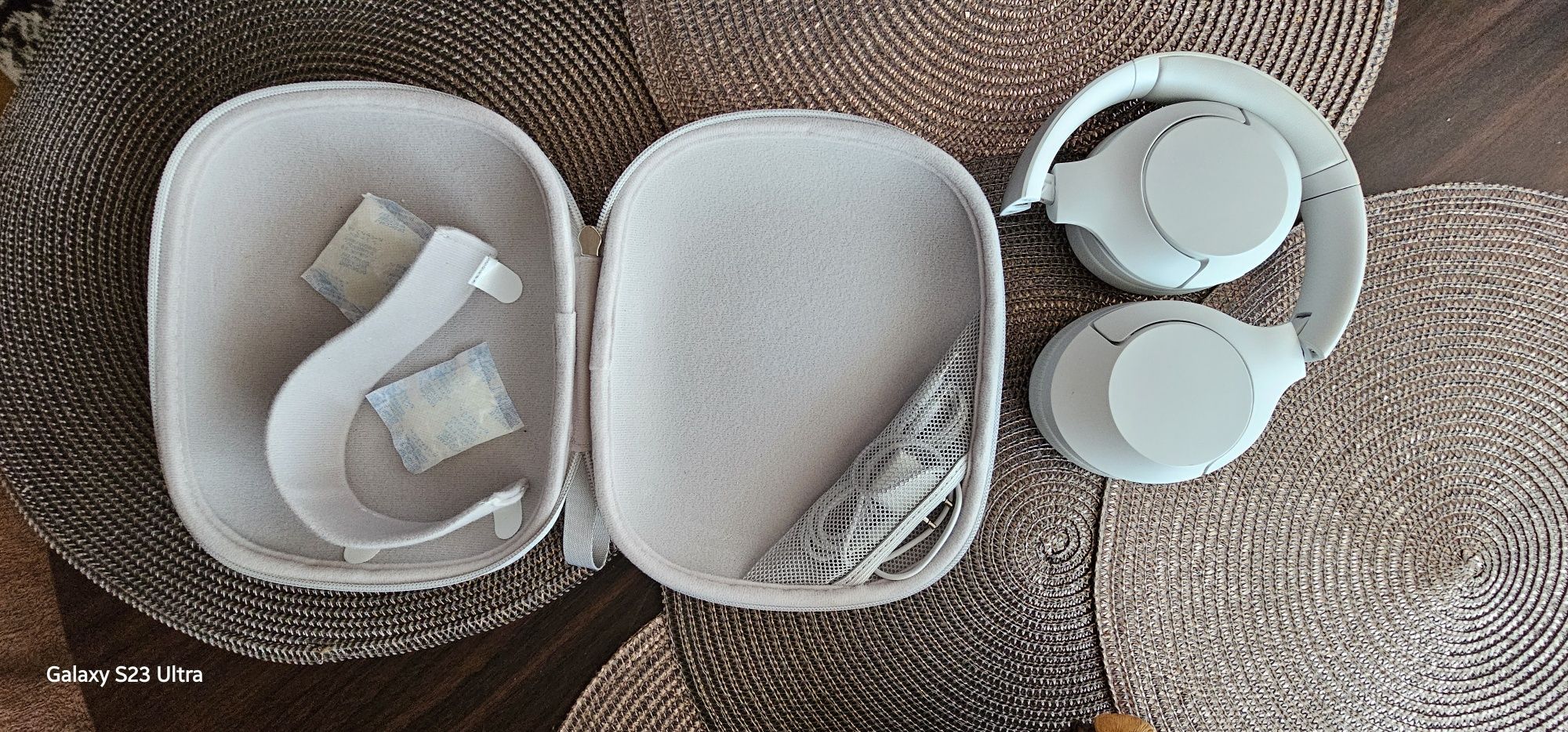 Słuchawki bezprzewodowe Philips TAH8506 Białe