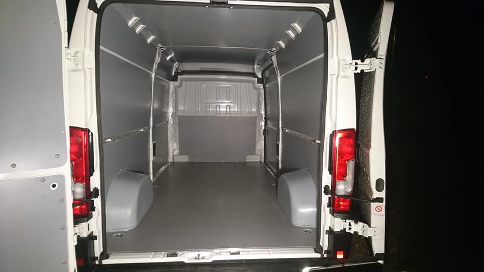 Fiat Ducato L4H3 Zabudowa podłoga i boki obicie auta