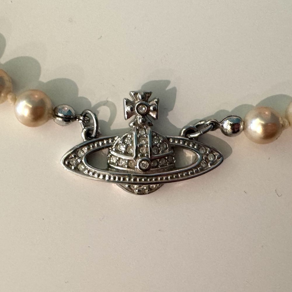 Vivienne Westwood Mini bas relief pearl choker naszyjnik necklace