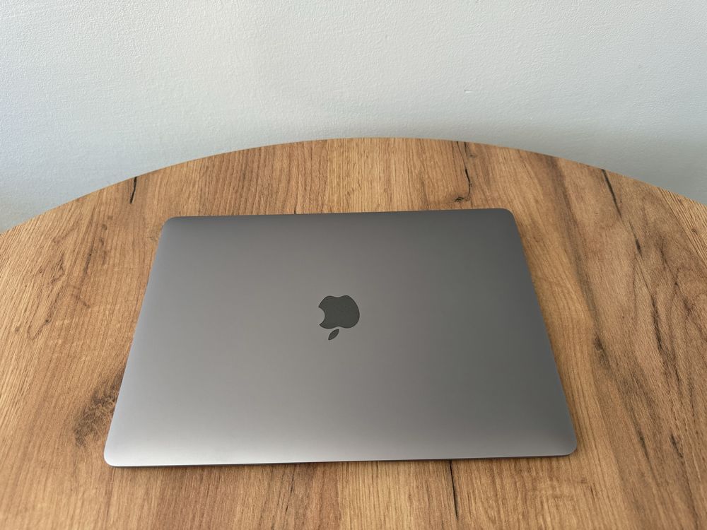 Idealny MacBook Air M1 16GB RAM, 512GB SSD + Etui tomtoc GRATIS