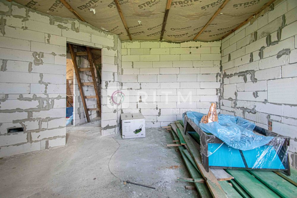 Продається  2-рівневий будинок з загальною площею 190м2