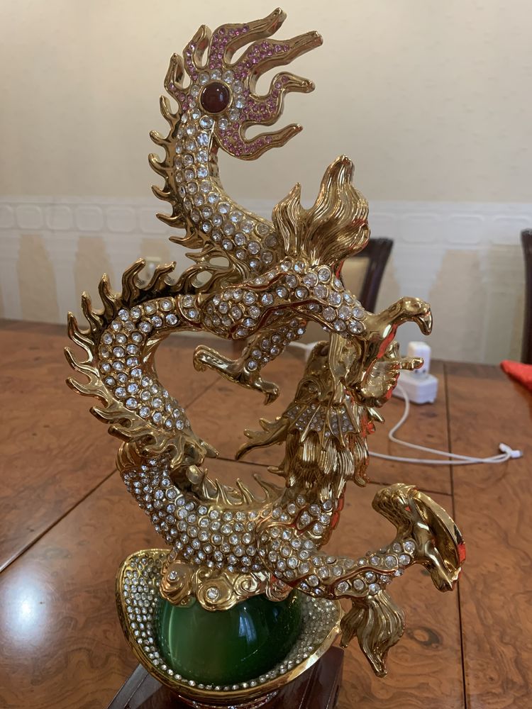 Сувенир золотой дракон на шаре