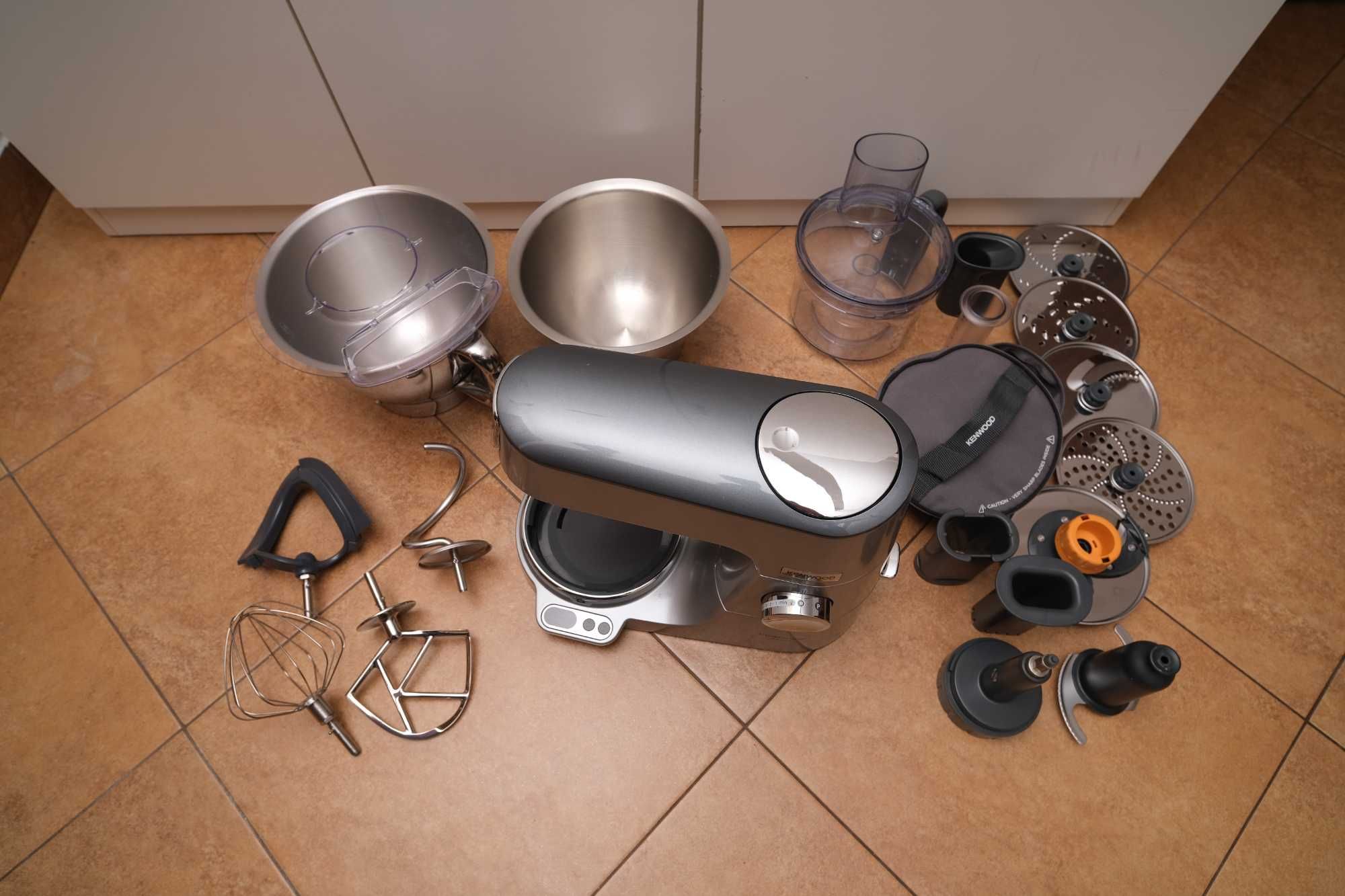 Kenwood Titanium Chef Baker KVC85.124SI + malakser KAH65.000PL