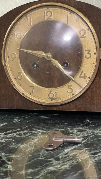 Камінний годинник