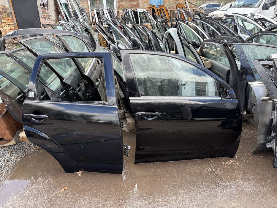 Передні та задні двері Citroen C-Crosser