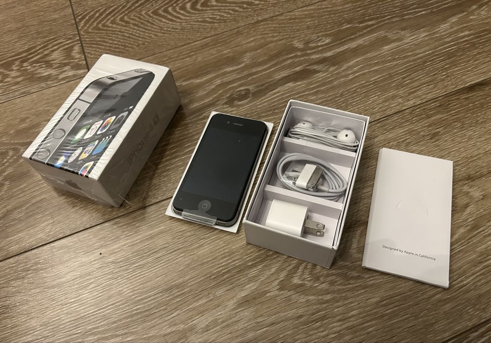iPhone 4s 64gb w folii, zestaw z pudełkiem, topowe gry zainstalowane.