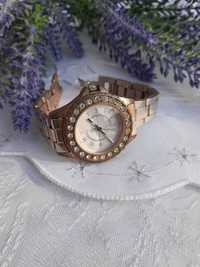 Claire’s Switzerland часы наручные с металлическим браслетом стразы