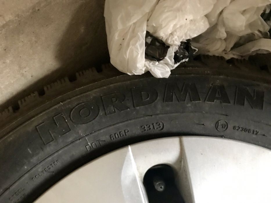 Продам зимнею резину. 195/65 R 15 Nordman RS с дисками и колпаками.