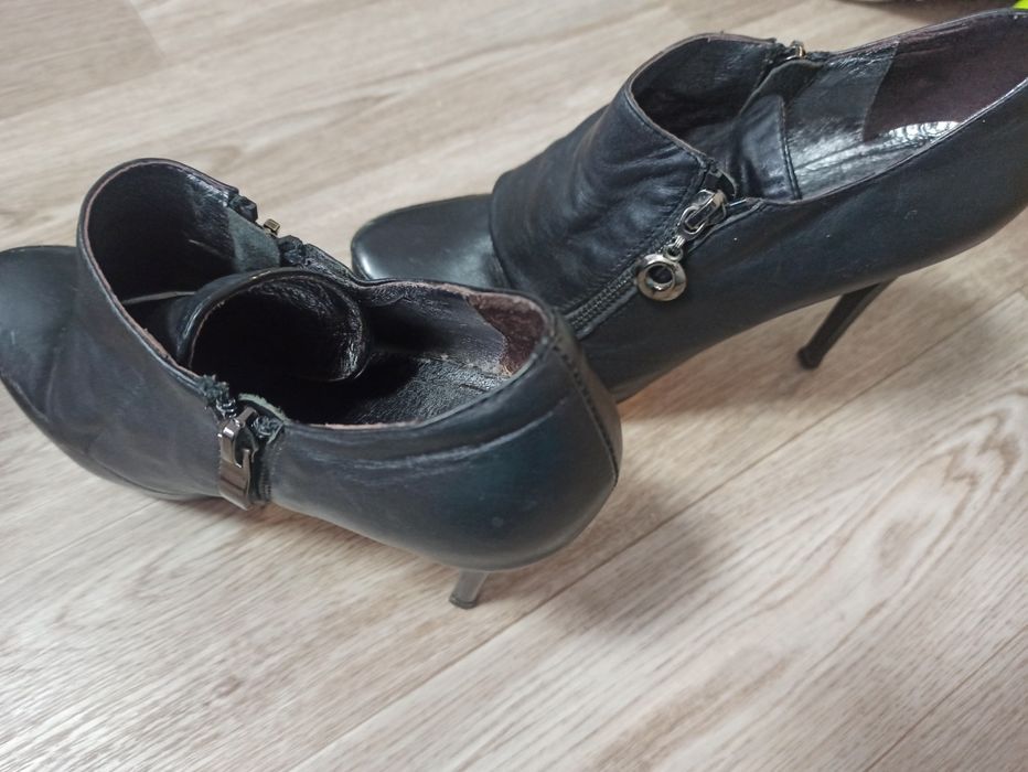 Кожаные полусапоги, ботинки на каблуке, шпильке Vitto Rossi