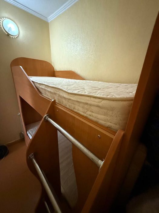 Продається двоярусне дитяче ліжко