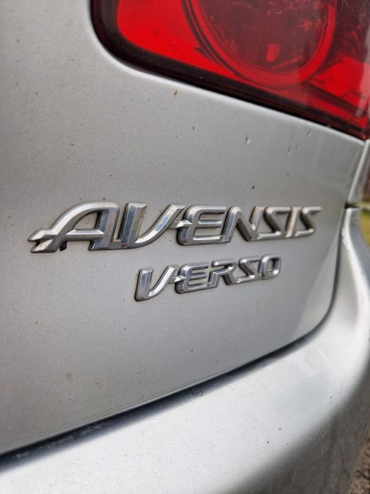 TOYOTA Avensis Verso D-4D