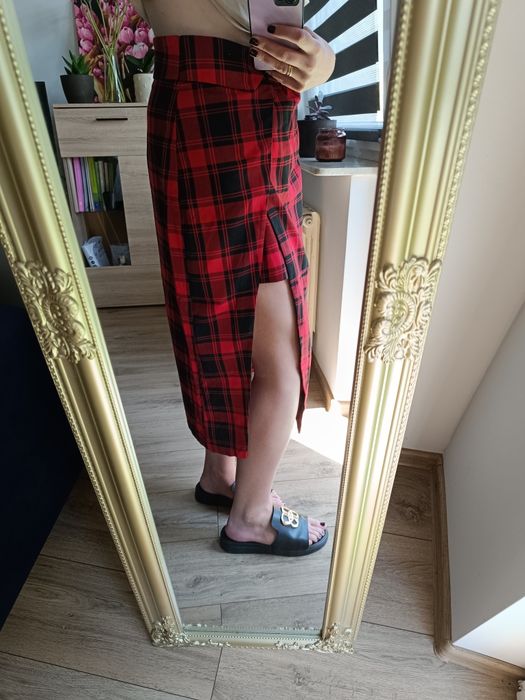 Czerwona spódnica w kratę Mohito