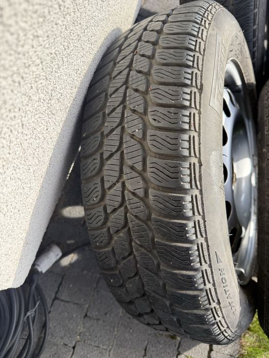 Felgi 4x100 z oponami zimowymi Pirelli 175/65 R15 zimowe