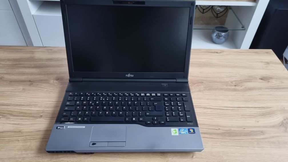 Laptop Fujitsu LIFEBOOK AH532 (i5-3210M, 8GB RAM, HDD 500GB, UMTS/3G)