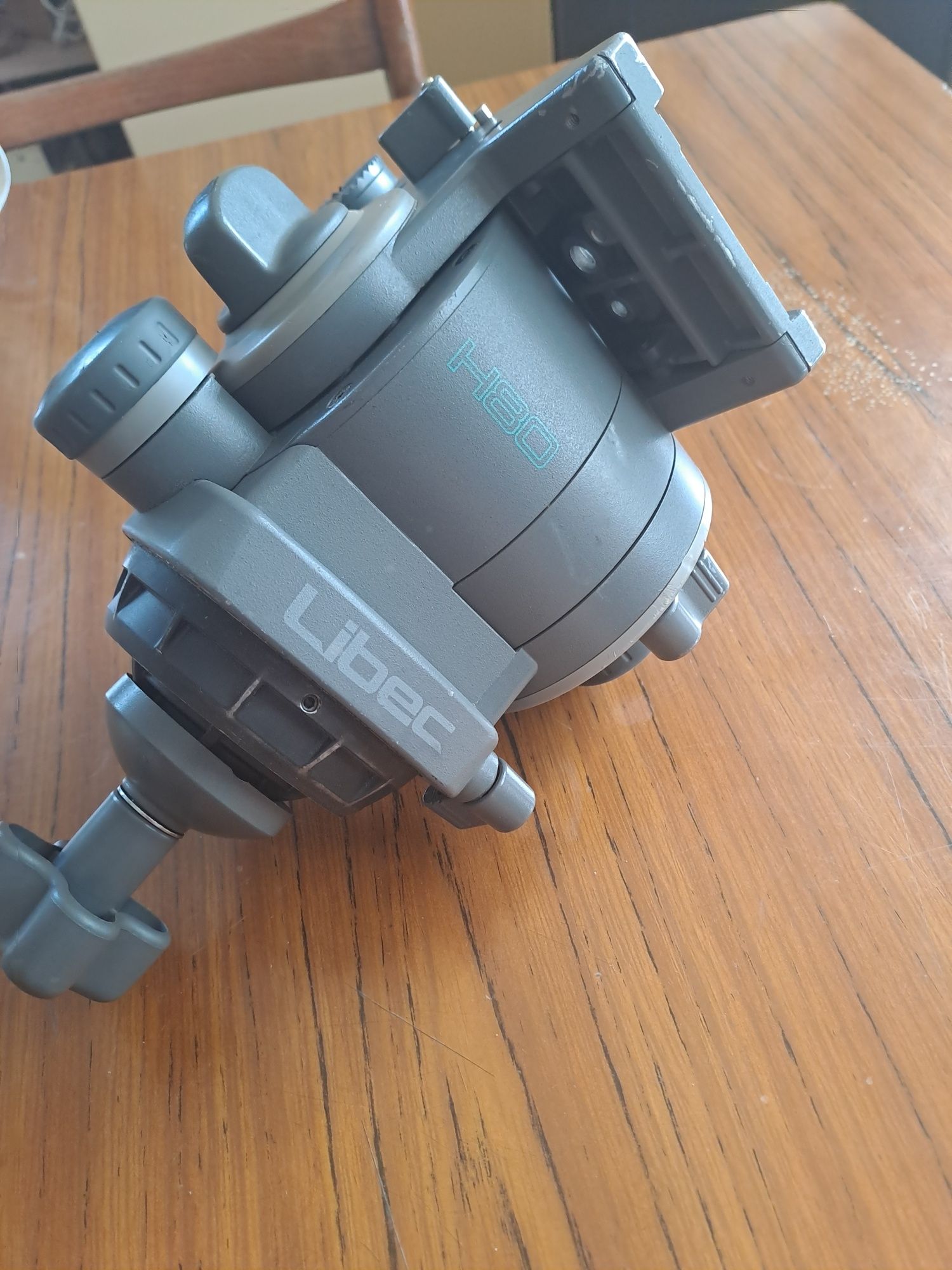 Glowica olejowa do statywu LIBEC H80