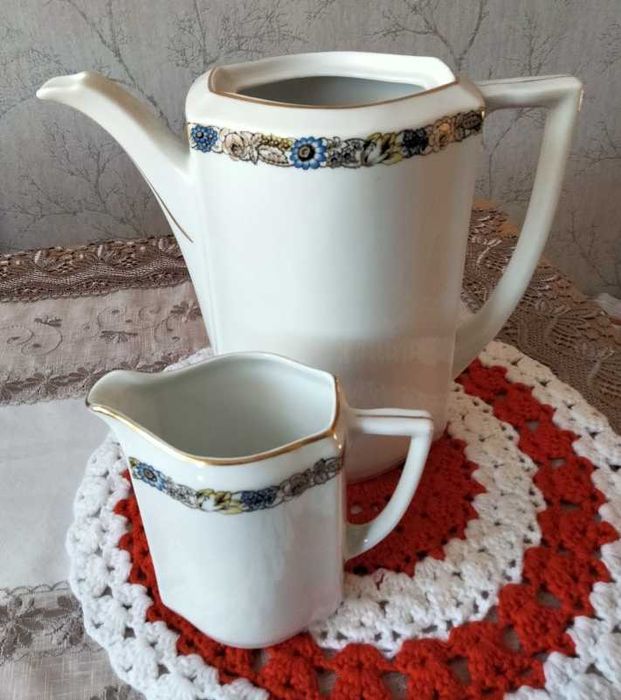 Ćmielów. Dzbanek i mlecznik z serwisu  kawowego  Lwów , 1919r.