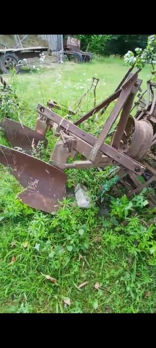 Продам плуг 2-х корпусний