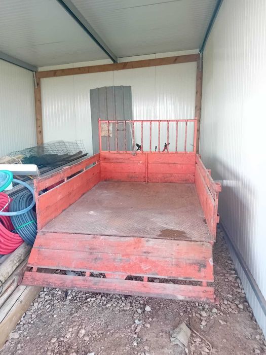 Trator  tração às 4 motor de arranque que pega na chave e documentação