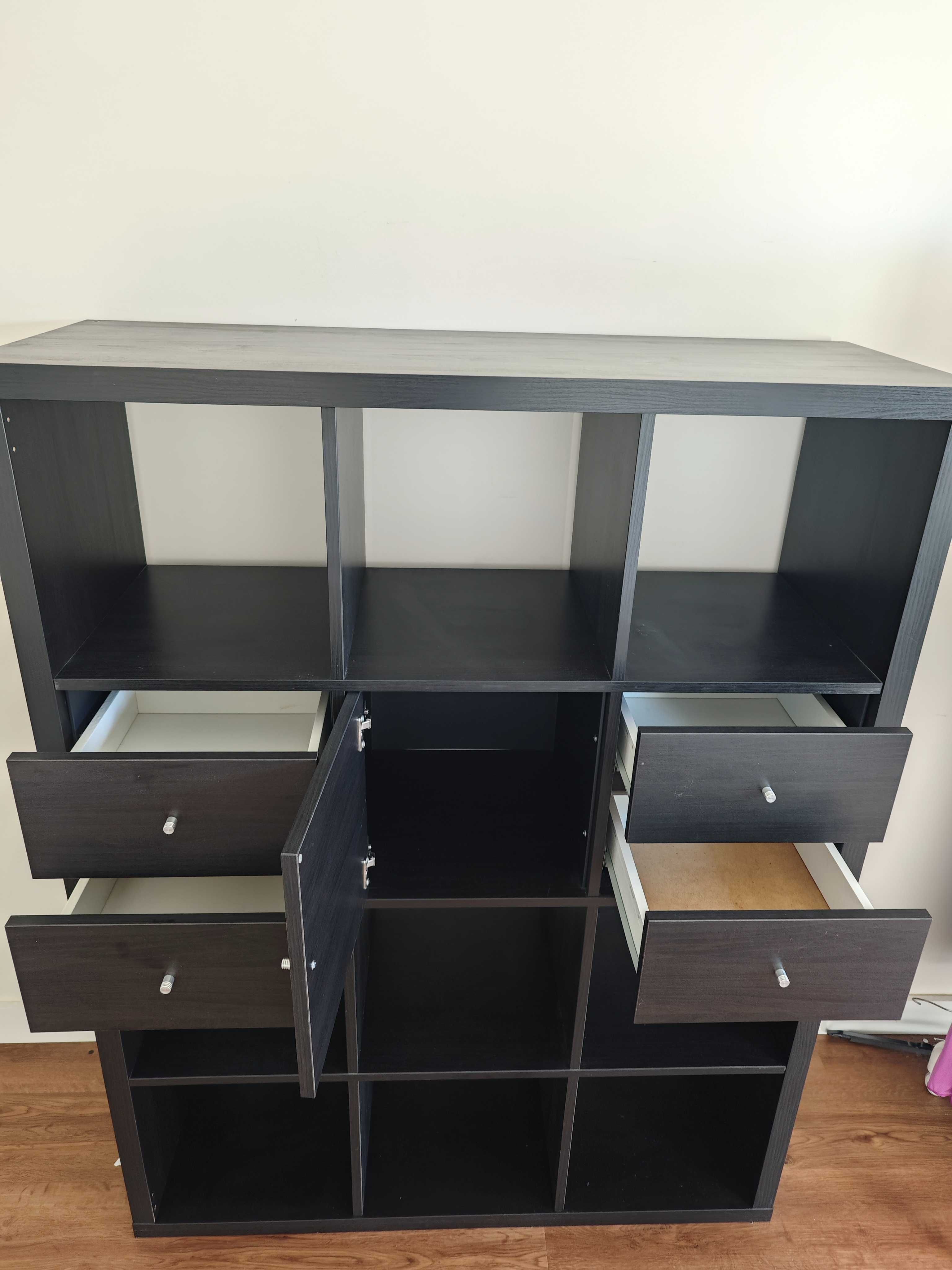 Estante com 4 gavetas e 1 porta