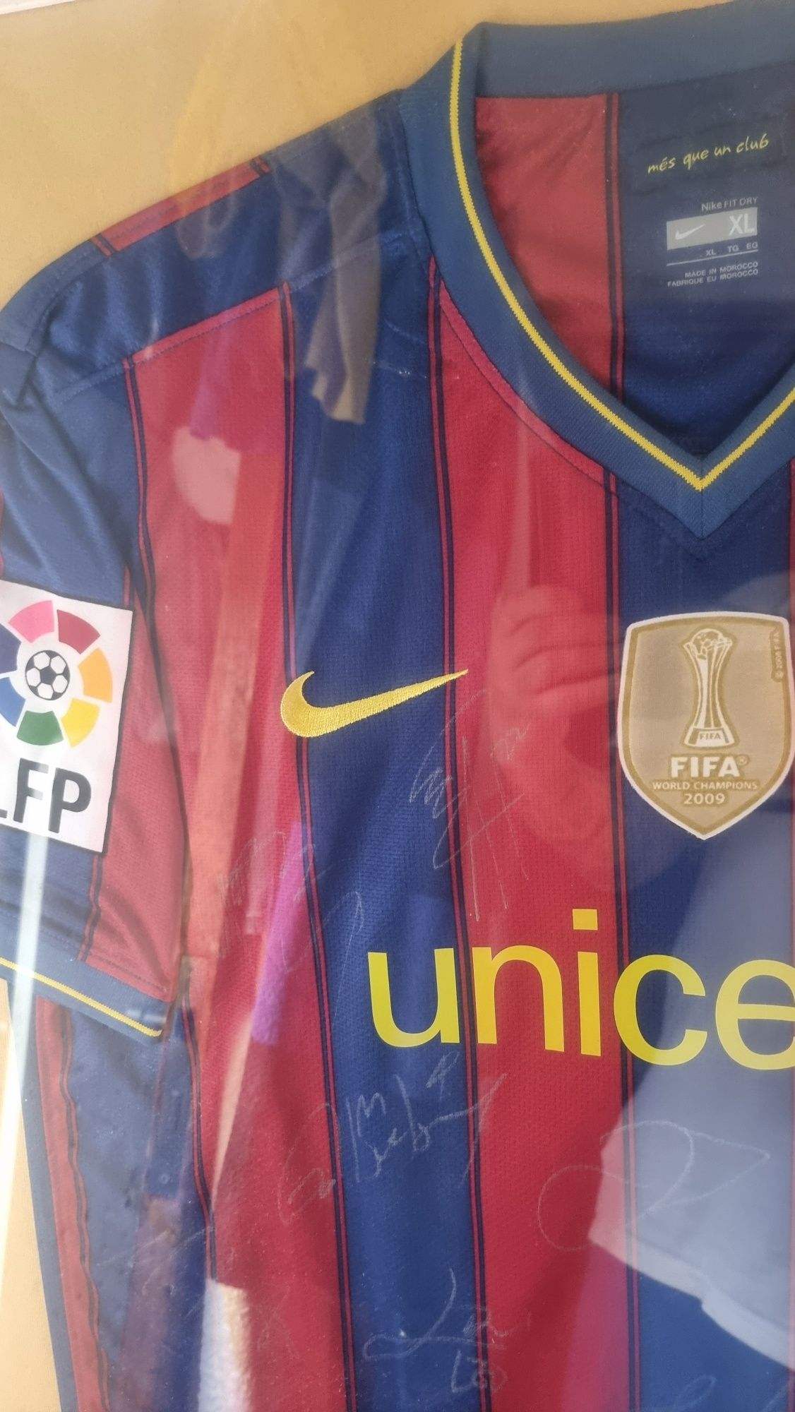 Camisola do fc barcelona  do famoso  triplete. Assinada  por todos .