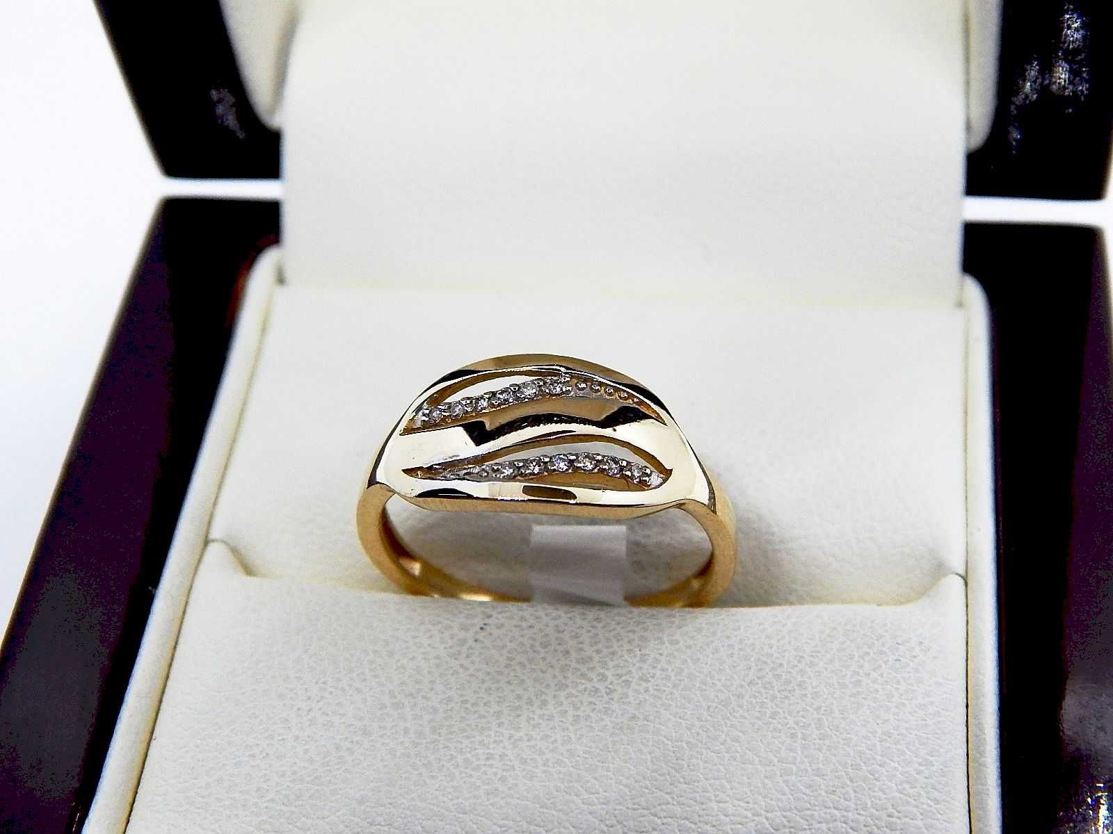 Złoty pierścionek 2 fale z cyrkoniami ażurowe złoto pr. 585 roz. 14
