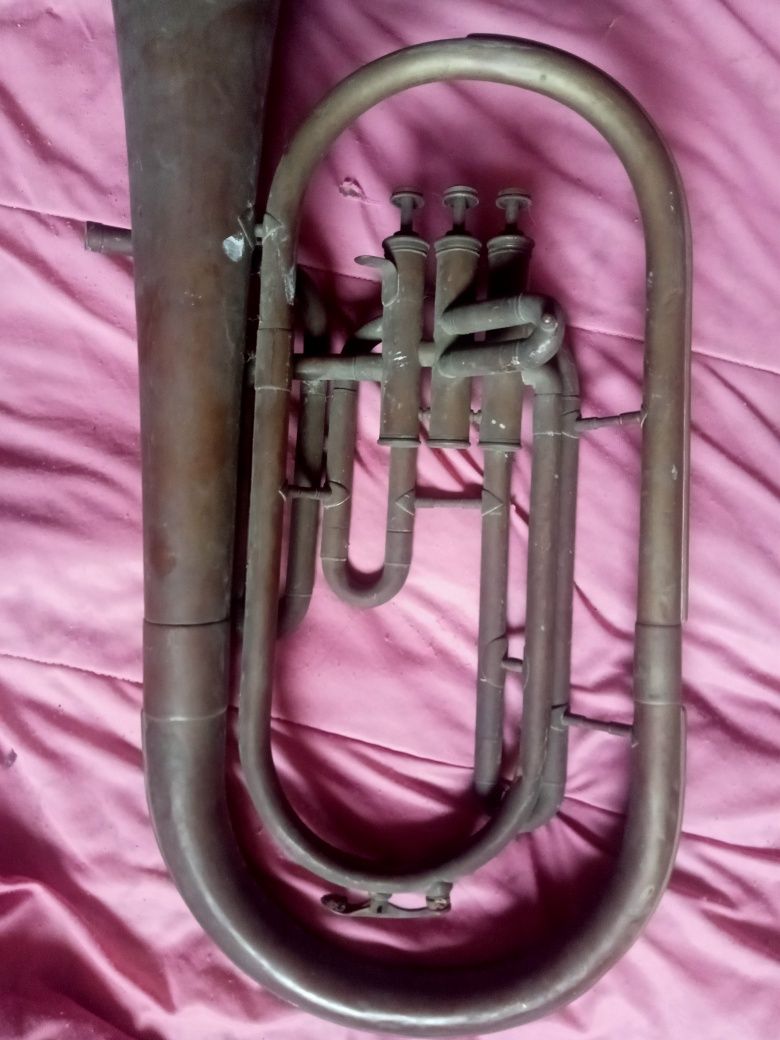 Stary dęty instrument muzyczny Waltornia z orkiestry wojskowej 1wś.