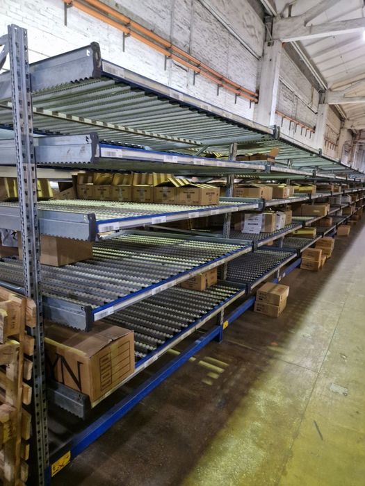 Гравітаційні стелажі , поличкові гравітаційні стелажі для коробок ,