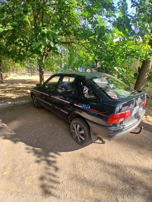 Продам форд эскорт