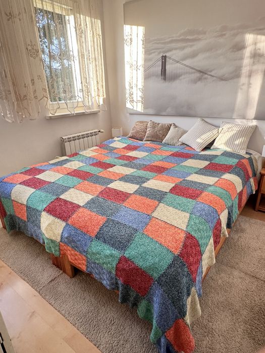 Kolorowa narzuta z włóczki 200×220 cm – rustykalny klimat, handmade