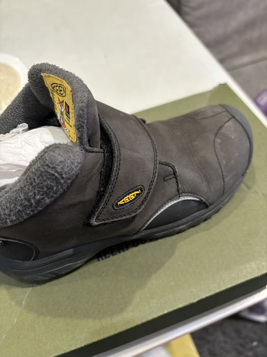 Продам черевики Keen