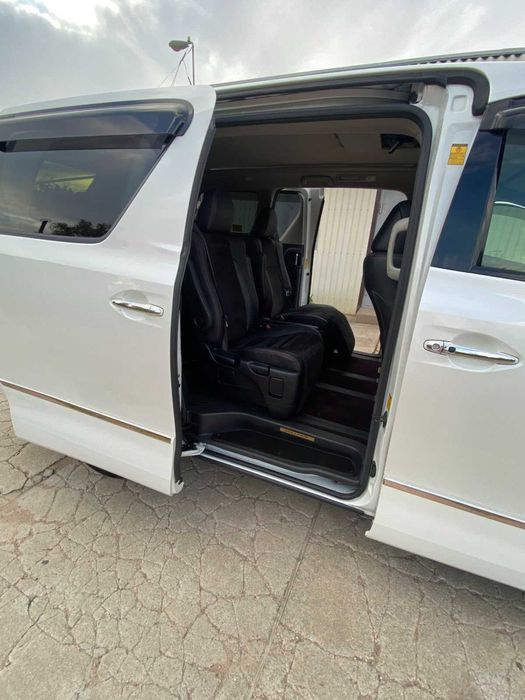 Продам Toyta Vellfire пассажир 2013 автомат 7 мест 2.4 Япония