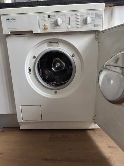 Maquina lavar e secar roupa Miele WT946 (avariada)